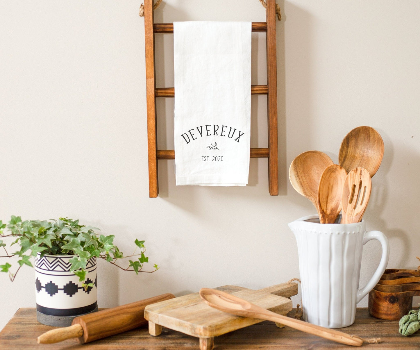 Load image into Gallery viewer, Housewarming Gift Idea | Personalized Family Name and Established Date Linen Tea Towel | Wedding Gift Idea | Personalized Bridal Shower Gift
