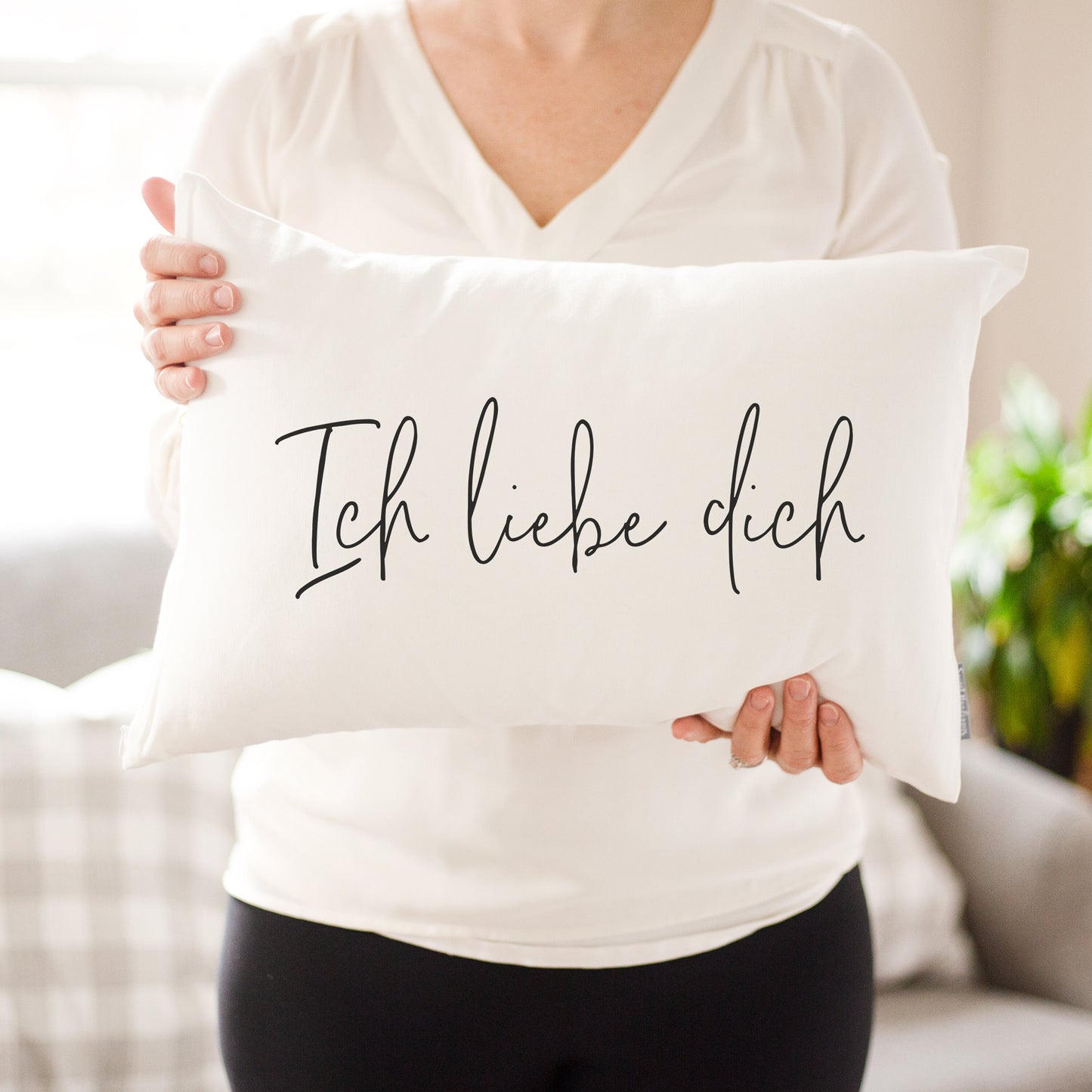Ich liebe dich I Love You in German Pillow | Valentine's Day Gift | Dorm Decor | Gifts For Her | Gifts For Him | Valentines Day Pillow Decor